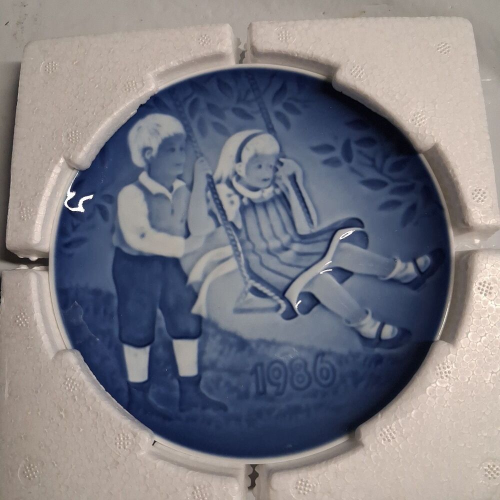 Bing & Grondahl 1986 Barnets Dag, Children's Day plate, A Joyful Flight DENMARK